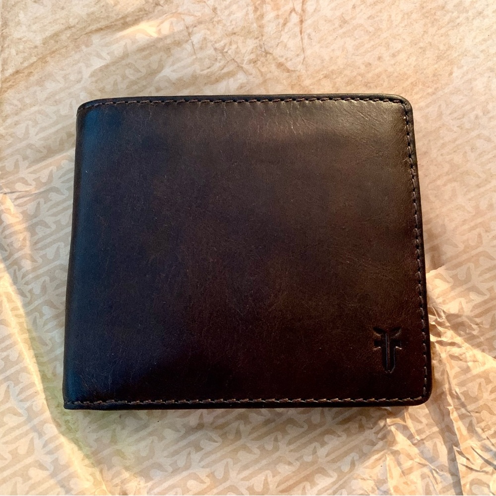 FRYE | Oliver Billfold